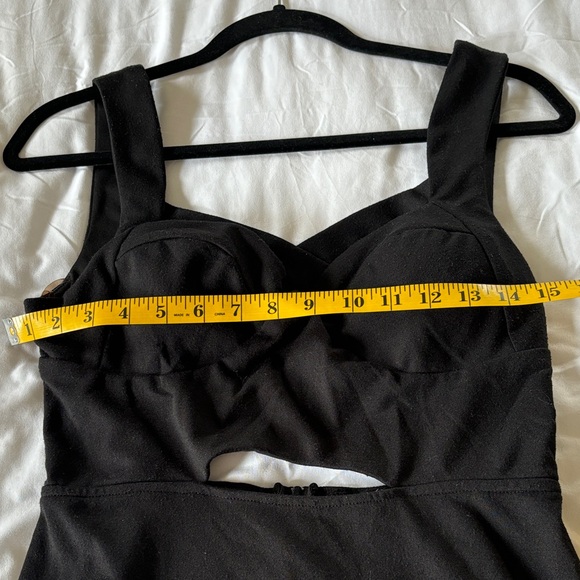 Black Sleeveless Cutout Dress - Picture 6 of 7